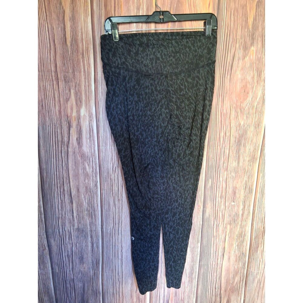 Lululemon foramation camo deep coal high rise leggings size 8 athletic workout